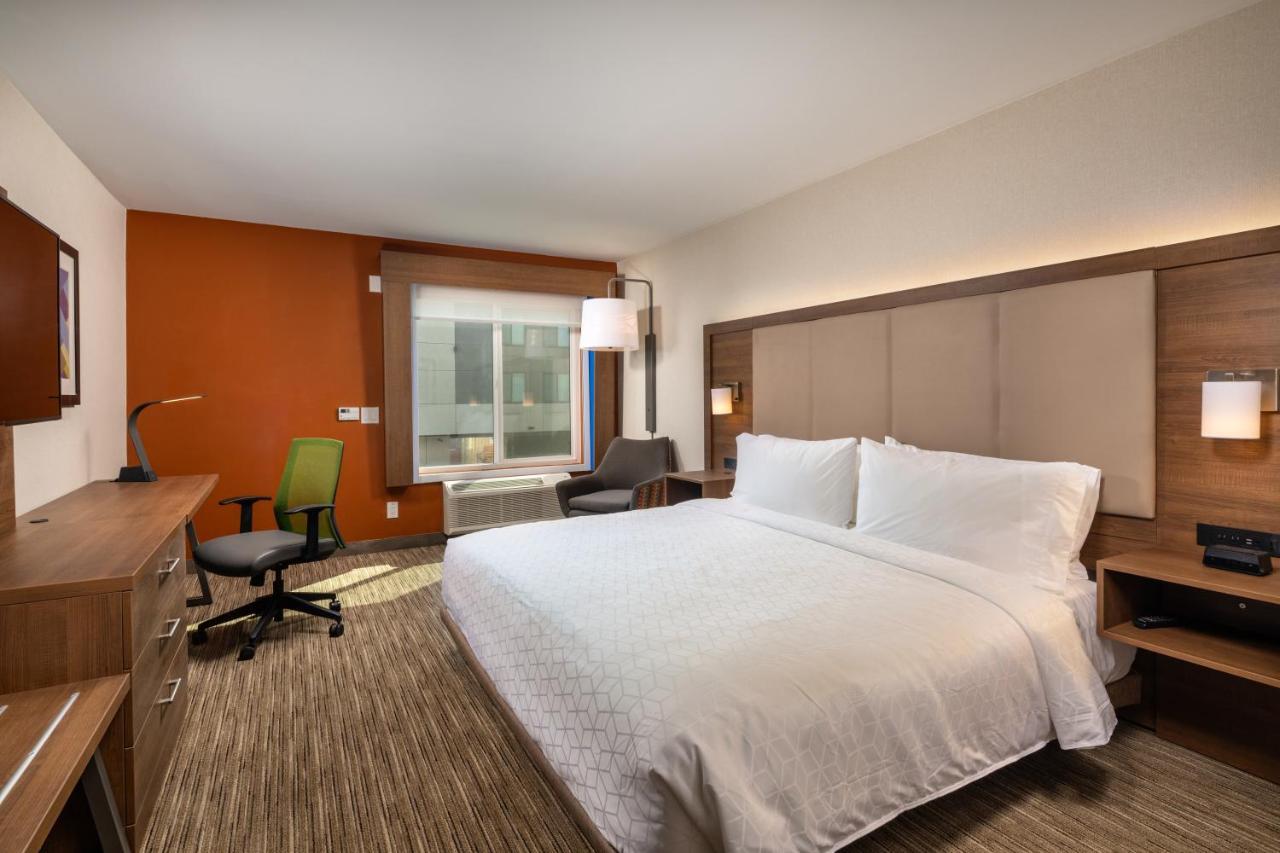 Holiday Inn Express & Suites Chatsworth By Ihg Los Angeles Exterior photo