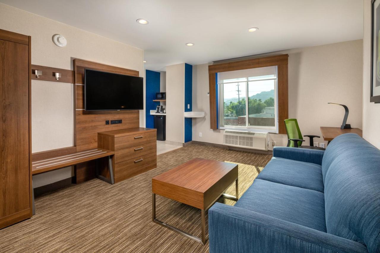 Holiday Inn Express & Suites Chatsworth By Ihg Los Angeles Exterior photo