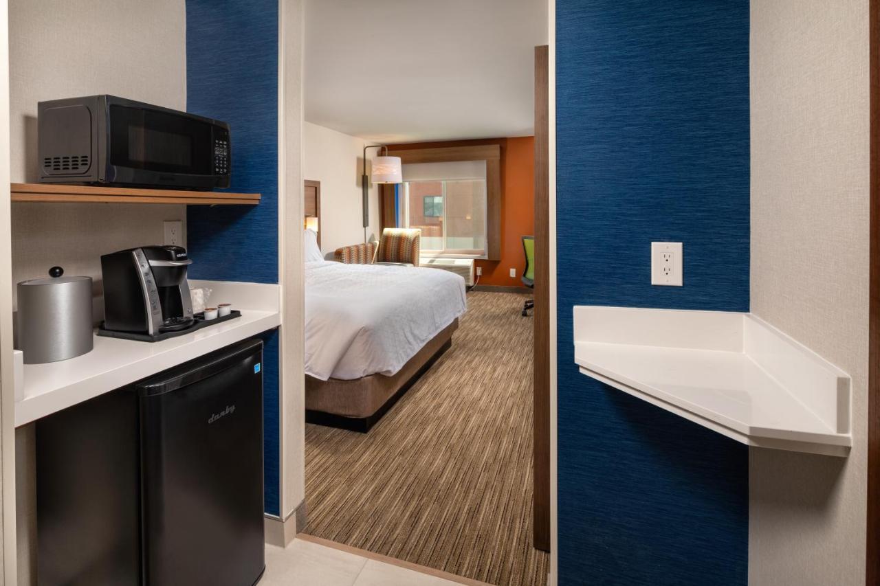 Holiday Inn Express & Suites Chatsworth By Ihg Los Angeles Exterior photo