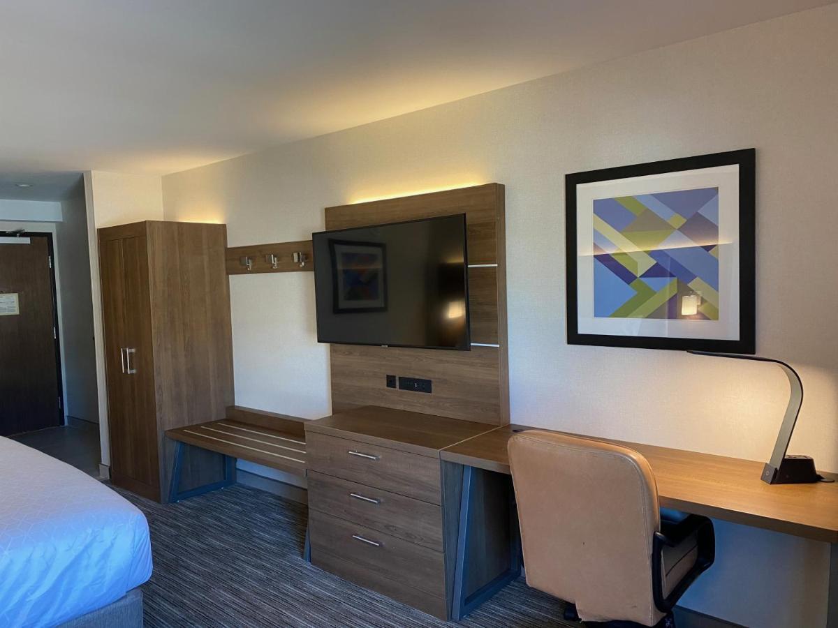 Holiday Inn Express & Suites Chatsworth By Ihg Los Angeles Exterior photo