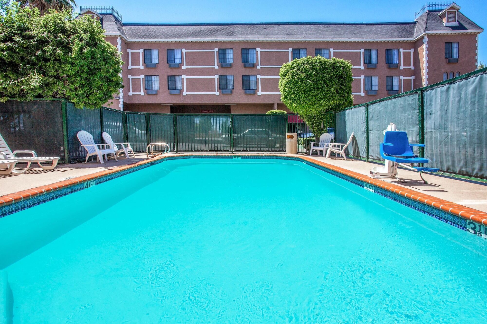 Holiday Inn Express & Suites Chatsworth By Ihg Los Angeles Exterior photo