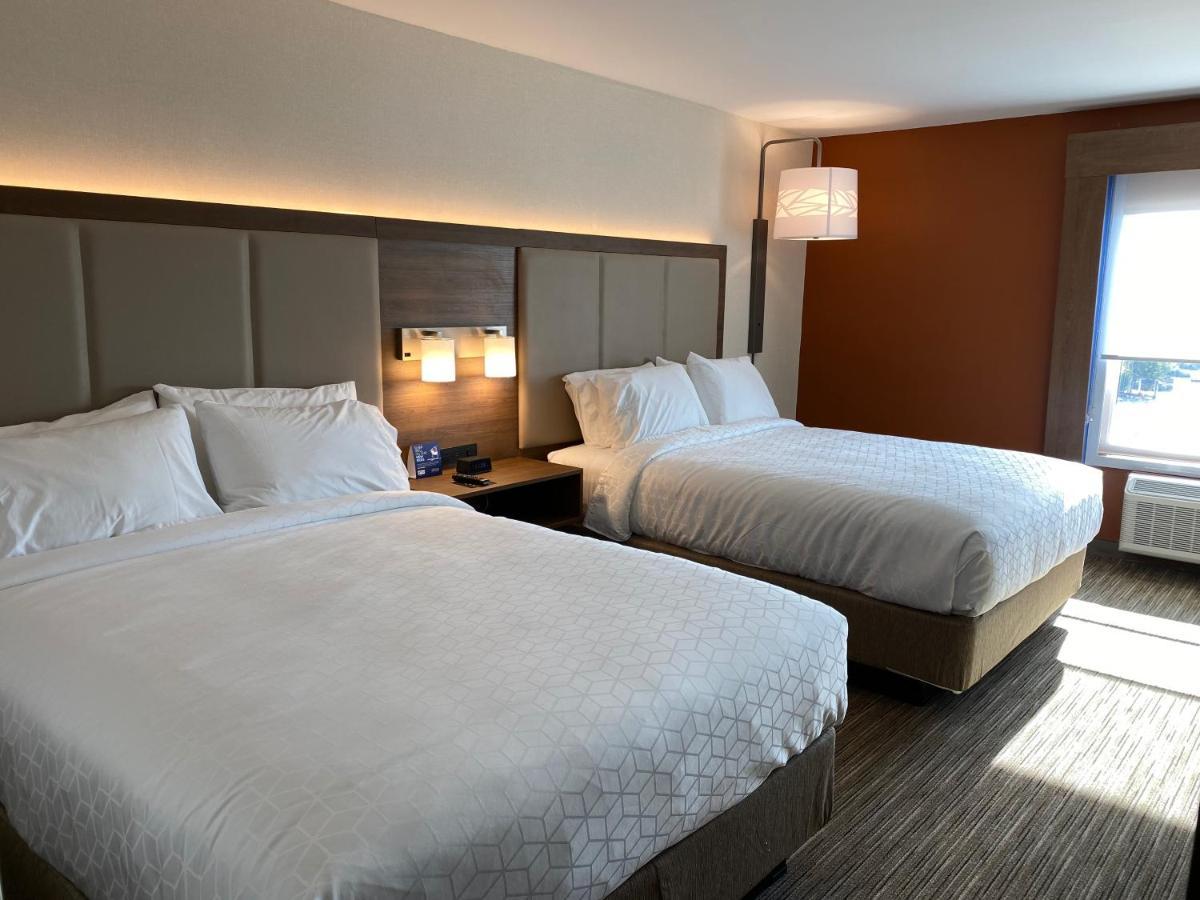 Holiday Inn Express & Suites Chatsworth By Ihg Los Angeles Exterior photo